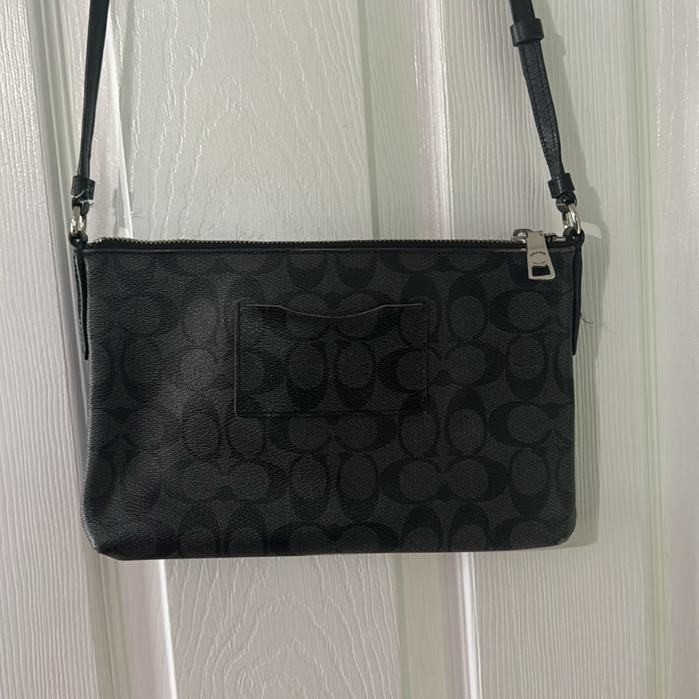 COACH SIGNATURE CROSSBODY HANDBAG EUC - Picture 2 of 8